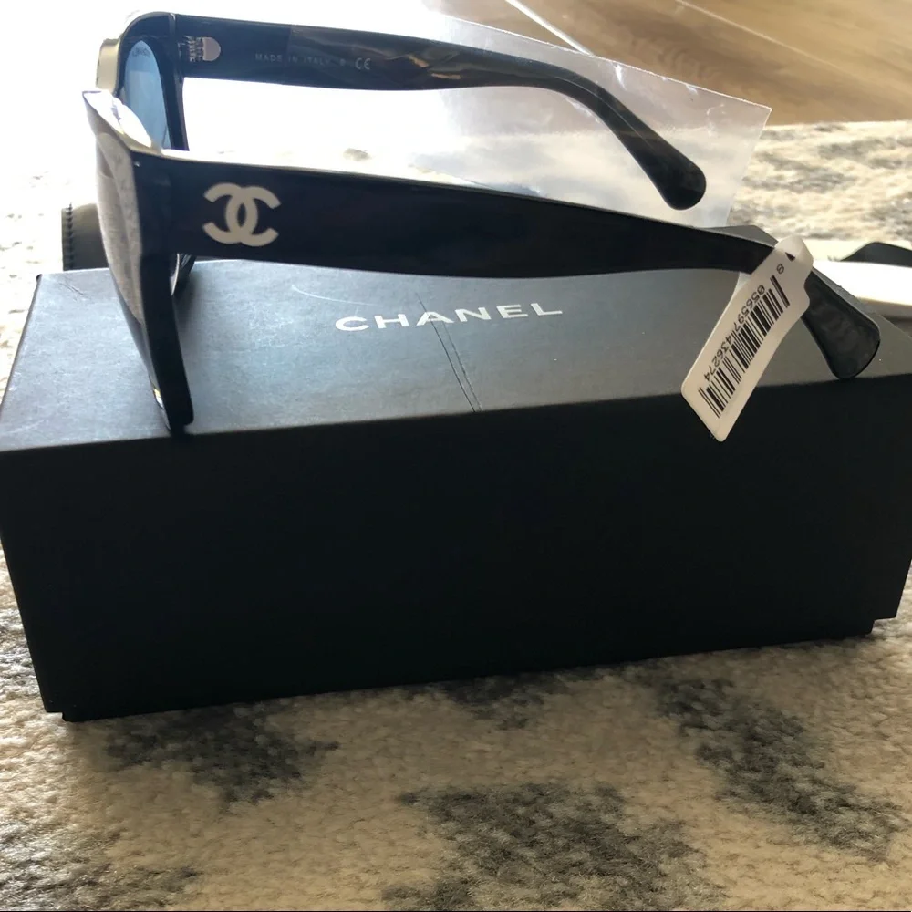 CHANEL Black Sunglasses - Picture 13 of 13